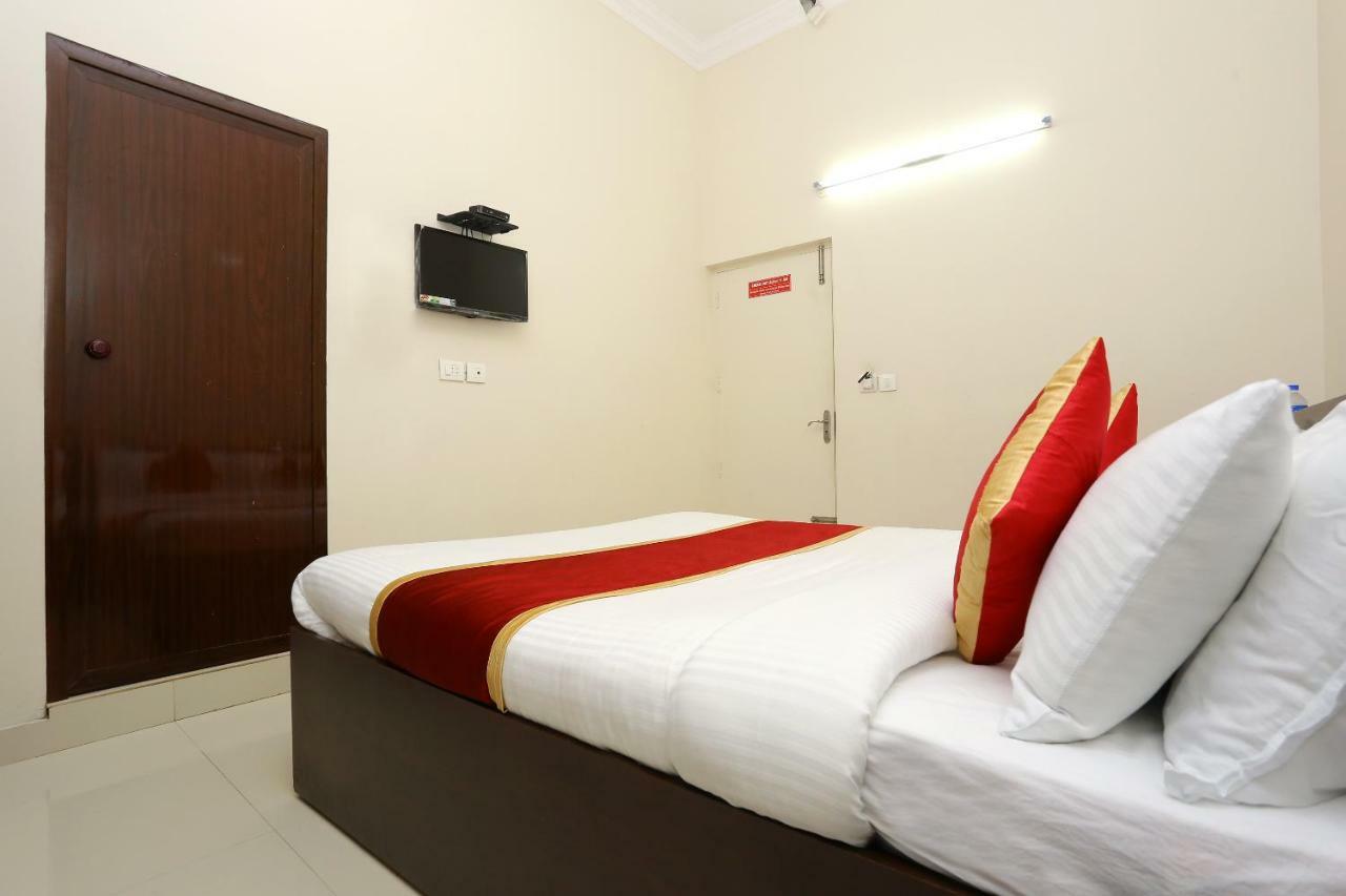 Oyo 9118 Saravana Inn Thiruvananthapuram Екстериор снимка